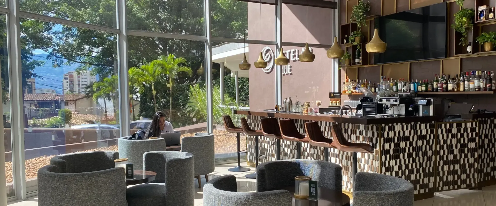 ¡Anticípate hasta 45 días o reserva mínimo 3 noches y ahorra más! ESTELAR Blue Colombia - Medellín ¡Anticípate hasta 45 días o reserva mínimo 3 noches y ahorra más! ESTELAR Blue Colombia - Medellín