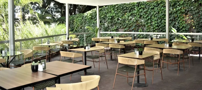 Restaurante con terraza ESTELAR Blue Colombia - Medellín Restaurante con terraza ESTELAR Blue Colombia - Medellín
